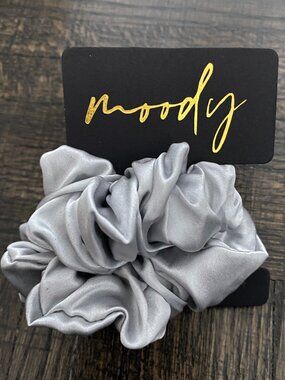 Moody Mood Hair Co Mulburry Silk Scrunchie - Silver, 22-Momme